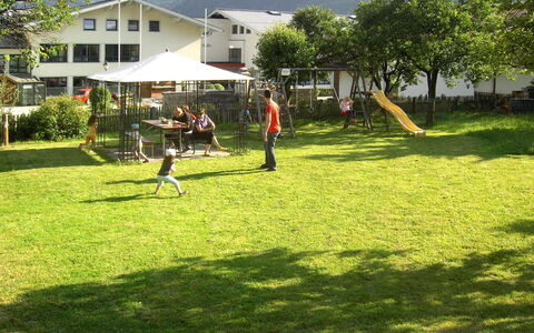 Uttendorf 627: Pelouse, Herbe, Vert, Arbre, Loisir, Cour, Famille Grass, Arrière-Cour, Plante, Lot Terre