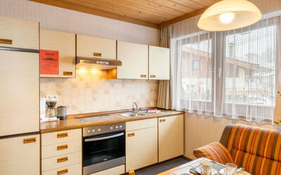 Vorreiter 627.1: Cabinetry, Comptoir, Meubles, Propriété, Cuisine, Cuisinière, Chaise, Évier, Bois, Appareil De Cuisine