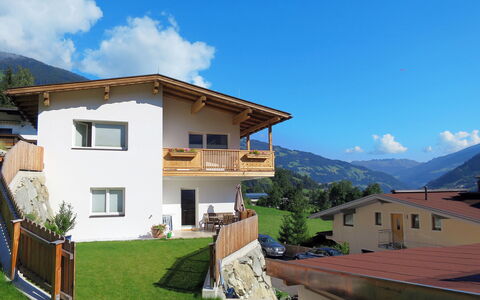Mayrhofen 816: Propriété, Maison, Domicile, Bâtiment, Immobilier, Zone Résidentielle, Ciel, Architecture, Façade, Toit