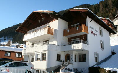 Kappl 793: Ciel, Bâtiment, Fenêtre, Propriété, Neige, Voiture, Montagne, Maison, Arbre