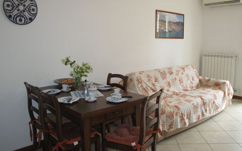 Cala Azzurra (Imp312): Pièce, Propriété, Meubles, Table, Design Intérieur, Mur, Salon, Sol, Table Basse, Immobilier