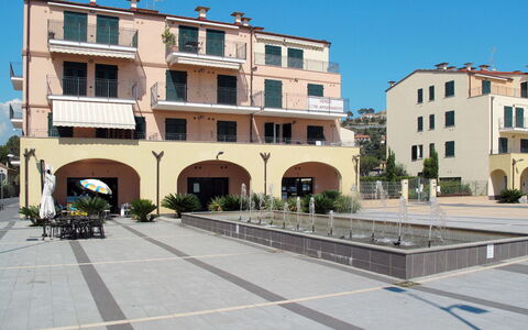 Cala Azzurra (Imp312): Ciel, Bâtiment, Plante, Fenêtre, Design Urbain, Maison, Condominium, Quartier, Zone Résidentielle, Espace Public