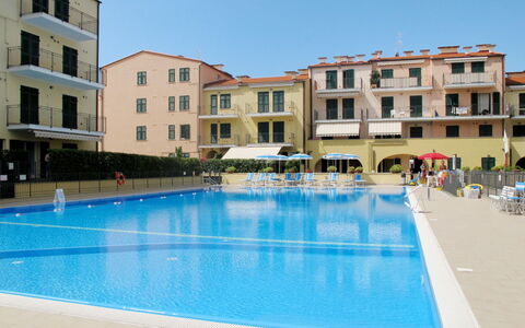 Cala Azzurra (Imp312): L'Eau, Bâtiment, Fenêtre, Propriété, Jour, Ciel, Piscine, Plante, Bleu Azur, Maison