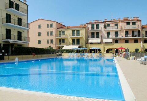 Cala Azzurra (Imp312): L'Eau, Bâtiment, Fenêtre, Propriété, Jour, Ciel, Piscine, Plante, Bleu Azur, Maison