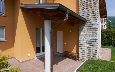 Gamma: Plante, Bâtiment, Fenêtre, Bois, Ombre, Architecture, Lot Terre, Chalet, Mur