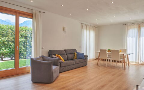 Gamma: Propriété, Meubles, Canapé, Confort, Design Intérieur, Bois, Ombre, Arbre, Canapé-Lit, Salon