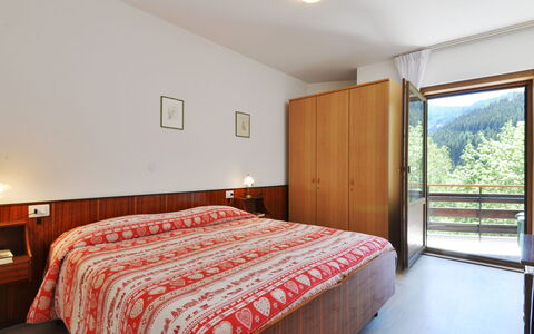 Moena 703: Chambre, Lit, Pièce, Meubles, Propriété, Drap De Lit, Literie, Cadre De Lit, Sol, Plafond