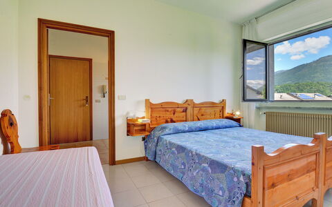 Lago di Caldonazzo 701: Chambre, Lit, Pièce, Meubles, Drap De Lit, Propriété, Cadre De Lit, Matelas, Sol, Design Intérieur