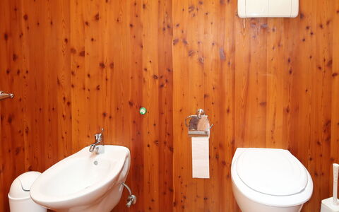 Lago di Caldonazzo 702: Marron, Luminaire Plomberie, Robinet, Propriété, Photographier, Évier, Lumière, Salle De Bains, Produit, Violet