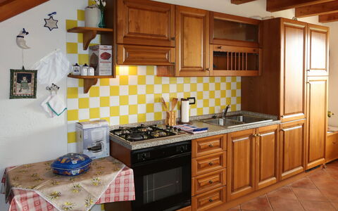Lago di Caldonazzo 702: Cabinetry, Comptoir, Evier, Propriété, Meubles, Bâtiment, Évier, Appareil De Cuisine, Cuisinière, Cuisine