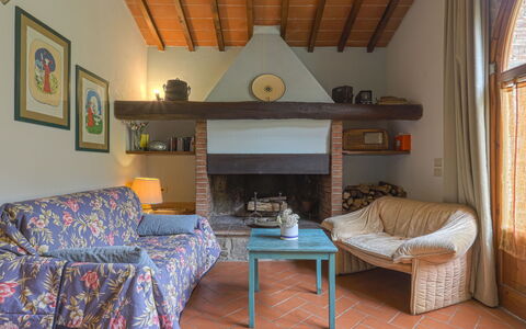 Il Poderino: Meubles, Propriété, Table, Cadre, Canapé, Salon, Design Intérieur, Bois, Sol, Confort