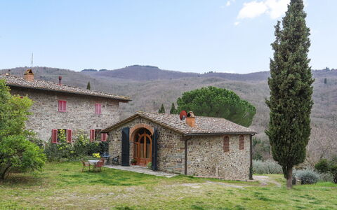 Il Poderino: Plante, Ciel, Nuage, Propriété, Montagne, Bâtiment, Arbre, Lot Terre, Montagnes, Végétation