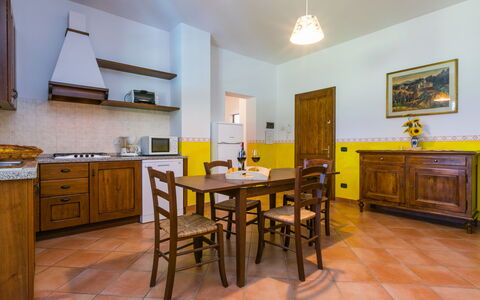 Castelfiorentino 649: Meubles, Propriété, Cabinetry, Table, Cadre, Comptoir, Design Intérieur, Bois, Éclairage, Cuisine