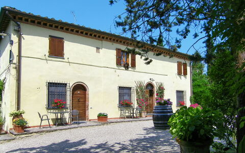San Gimignano 694: Plante, Ciel, Bâtiment, Fenêtre, Porte, Pot De Fleur, Maison, Surface De La Route, Chalet, Arbre