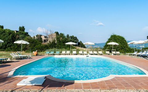 Pomarance 650: L'Eau, Ciel, Ressources En Eau, Plante, Propriété, Piscine, Nuage, Arbre, Bleu Azur