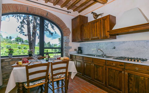 Greve in Chianti 651: Meubles, Propriété, Cabinetry, Table, Comptoir, Bois, Design Intérieur, Évier, Cuisine, Sol