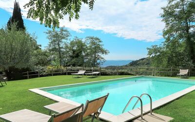 Florence 646: Piscine, Propriété, Herbe, Paysage Naturel, Maison, Loisir, Immobilier, Biens, Table, Arrière-Cour