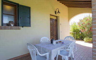 Le Macine 613.2: Propriété, Pièce, Bâtiment, Maison, Immobilier, Meubles, Table, Design Intérieur, Salle À Manger, Domicile