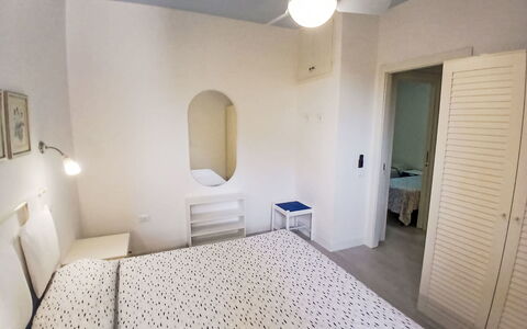 I Pini: Chambre, Lit, Design Intérieur, Sol, Sol, Drap De Lit, Meubles, Literie, Plafond, Pièce