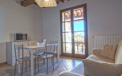 Riparbella 628: Pièce, Propriété, Meubles, Bâtiment, Sol, Design Intérieur, Maison, Salon, Table, Mur