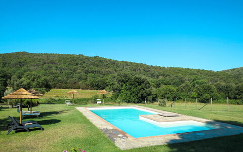Roccastrada 622: Ciel, L'Eau, Plante, Piscine, Arbre, Bleu Azur, Paysage Naturel, Végétation, Ombre, Lot Terre