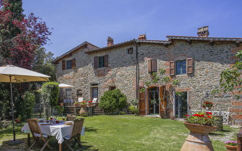 Montevarchi 613: Plante, Ciel, Bâtiment, Fenêtre, Maison, Lot Terre, Chalet, Arbre, Porte, Herbe