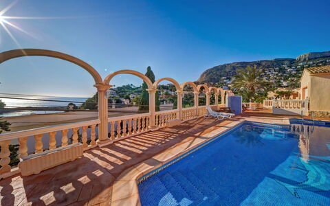 Calpe Calp 1009: L'Eau, Ciel, Plante, Piscine, Bleu, Mobilier De Jardin, Plan D'Eau, Arbre, Ombre, Loisir