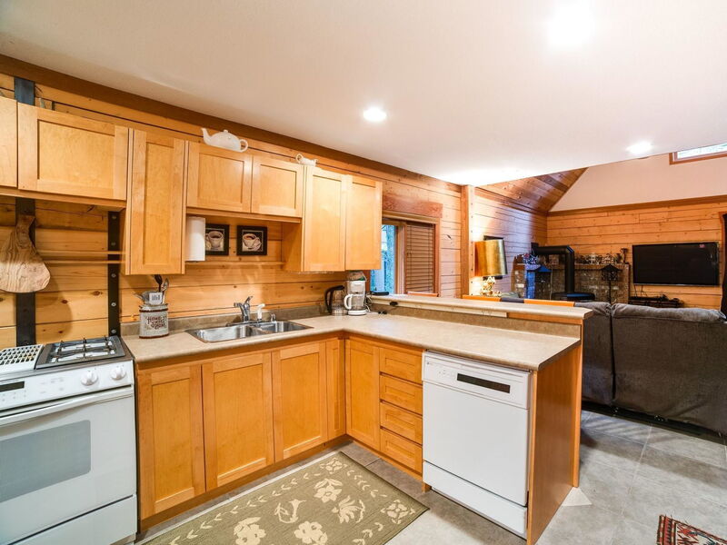 8mbr-classic Log Cabin, Sleeps 8!
