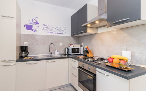 Marina: Cabinetry, Comptoir, Propriété, Évier, Evier, Robinet, Cuisinière, Cuisine, Appareil De Cuisine, Design Intérieur