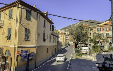 Porta Reale (Flg211): Bâtiment, Fenêtre, Ville, Ville, Surface De La Route, Zone Résidentielle, Quartier, Architecture, Maison, Rue
