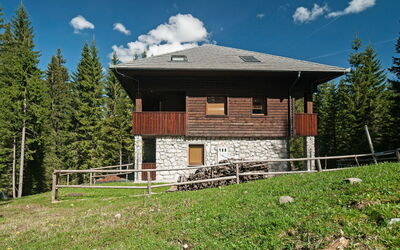 Bled 910: Nuage, Ciel, Plante, Bâtiment, Propriété, Arbre, Maison, Paysage Naturel, Lot Terre, Fenêtre