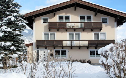 Mittersill 606: Plante, Ciel, Bâtiment, Fenêtre, Propriété, Nuage, Neige, Maison, Arbre