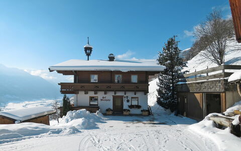 Bramberg am Wildkogel 697: Ciel, Neige, Nuage, Bâtiment, Propriété, Fenêtre, Pente, Arbre, Maison, Chalet