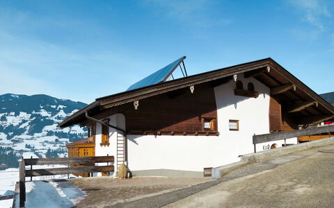 Marianne (Fgz163): Ciel, Nuage, Montagne, Neige, Pente, Bâtiment, Ombre, Asphalte, Paysage, Surface De La Route