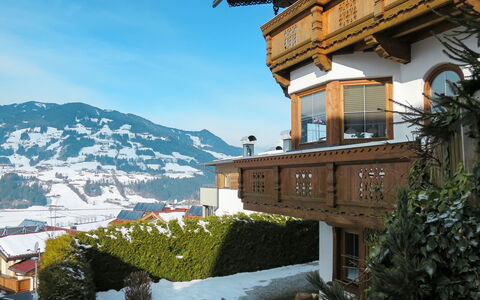 Marianne (Fgz163): Ciel, Bâtiment, Propriété, Fenêtre, Plante, Montagne, Bleu Azur, Neige, Pente, Arbre