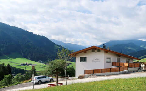 Bergblick: Montagnes Relief, Montagne, Montagnes, Chaîne De Montagnes, Station De Montagne, Ciel, Propriété, Zone Résidentielle, Colline, Maison