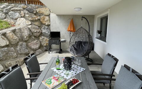 Bergblick: Meubles, Table, Propriété, Canapé, Chaise, Design Intérieur, Vaisselle, Sol, Sol, Canapé-Lit