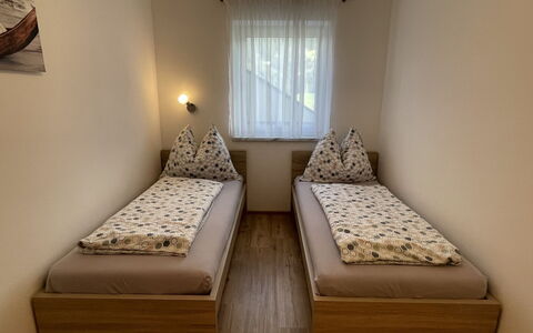 Bergblick: Bois, Chambre, Lit, Sol, Sol, Meubles, Literie, Design Intérieur, Drap De Lit, Cadre De Lit