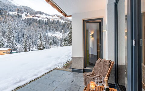 Kappl 805: Propriété, Bâtiment, Neige, Bois, Design Intérieur, Ombre, Maison, Sol, Chaise, Sol