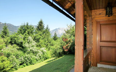 Simons Blockhütte: Propriété, Maison, Herbe, Arbre, Domicile, Bâtiment, Chalet, Immobilier, Architecture, Cour
