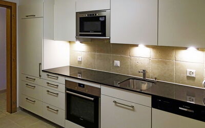 Haus Quelle 708.5: Cabinetry, Comptoir, Robinet, Cuisinière, Appareil De Cuisine, Évier, Le Fourneau, Bois, Cuisine, Électroménager