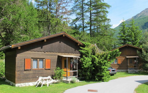 Saas-Balen 636: Plante, Bâtiment, Ciel, Fenêtre, Arbre, Maison, Montagne, Lot Terre, Paysage Naturel, Mélèze
