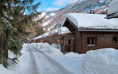 Saas-Balen 636: Neige, L'Hiver, Gelé, Propriété, Montagne, Maison, Toit, Géologique Phénomène, Domicile, Arbre