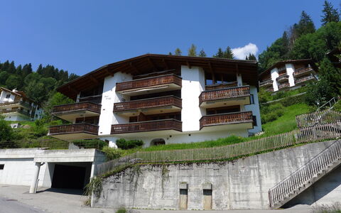Bergsicht: Architecture, Propriété, Maison, Bâtiment, Arbre, Site Historique, Tourisme, Paysage, Façade, Monastère