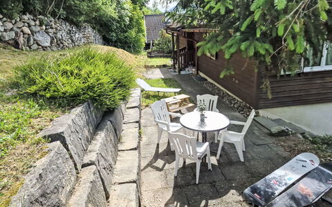 Crap Grisch: Jardin, Chalet, Dalle, Arrière-Cour, Cour, Aménagement Paysager, Passerelle, Ombre, Pavé, Mobilier De Jardin