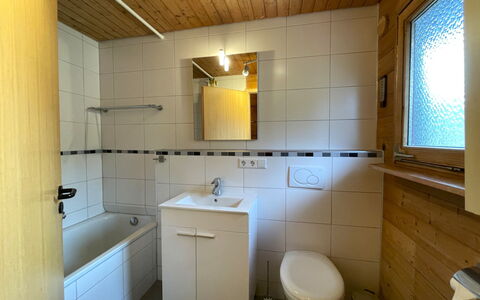 Alpenblick: Sol, Luminaire Plomberie, Lavabo, Mur, Évier, Bois, Sol, Design Intérieur, Salle De Bains, Robinet