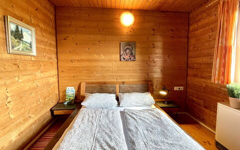 Alpenblick: Design Intérieur, Lit, Sol, Sol, Meubles, Chambre, Mur, Bois, Plafond, Pièce