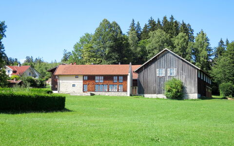 Mader: Plante, Ciel, Bâtiment, Propriété, Arbre, Paysage Naturel, Fenêtre, Lot Terre, Maison, Herbe