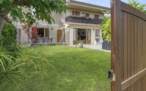 La Bastide Neuve: Plante, Propriété, Ciel, Arbre, Lot Terre, Bâtiment, Herbe, Chalet, Immobilier, Zone Résidentielle