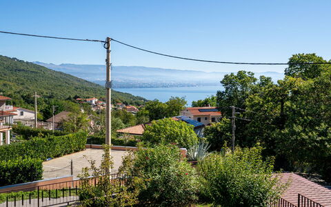 Katarina: Maison, Arbuste, Zone Résidentielle, Domicile, Zone Rurale, Chalet, Jardin, Biens, Ferme, Cour